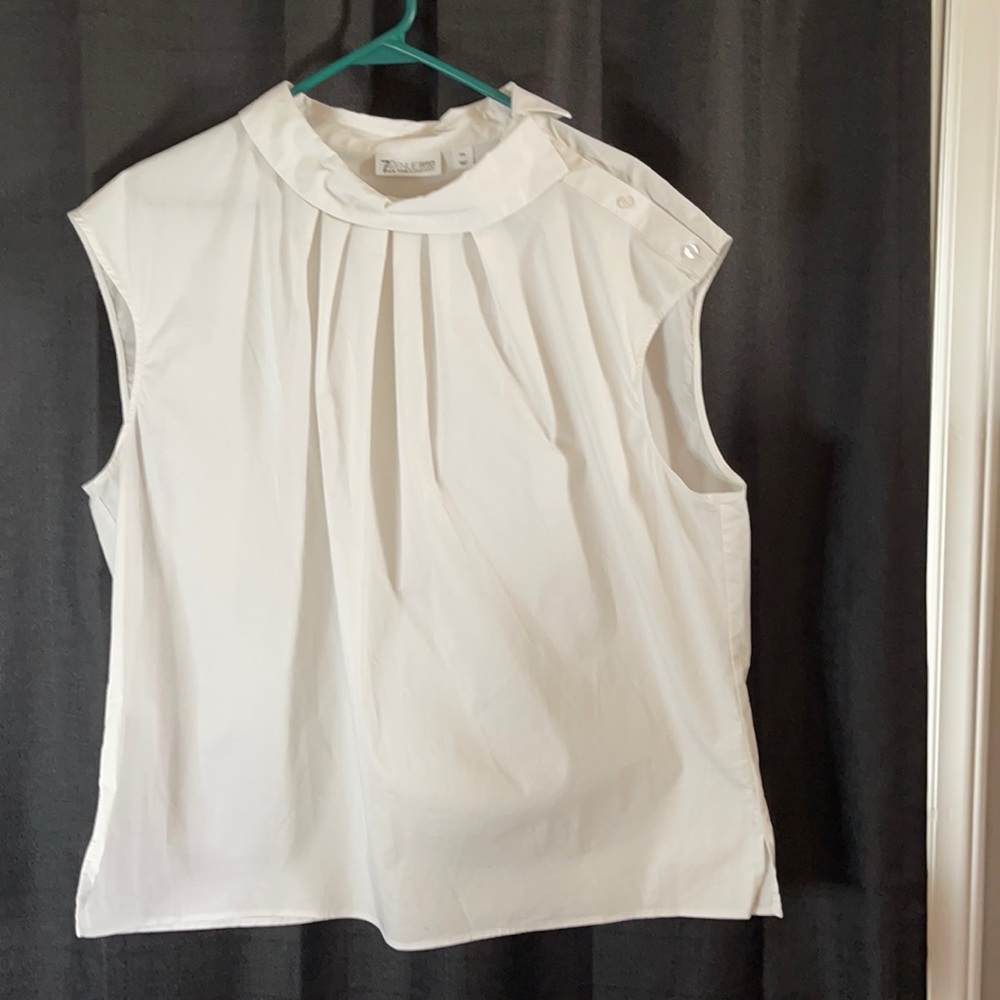 XXL ~ New York & Co - White pleated top